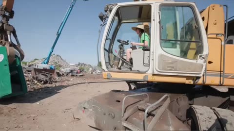 Lamborghini vs Largest Shredder