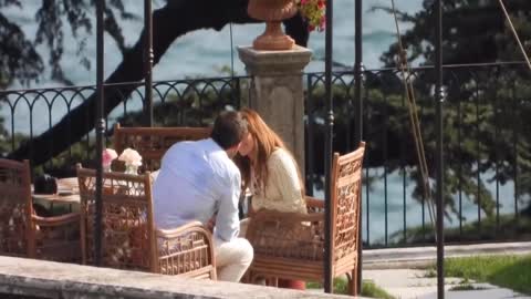 Jennifer Lopez & Ben Affleck Having A Romantic Lunch In Italy#benaffleck #jenniferlopez #jlo