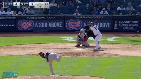 Yankees fans throw beer cans at players, a breakdown