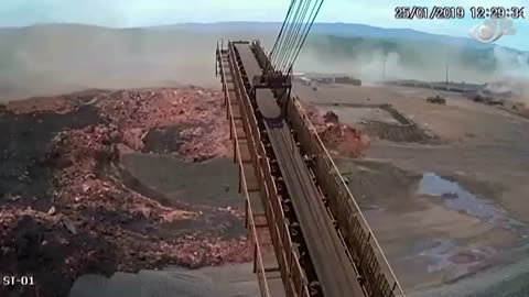 Video Shows Deadly Wall Of Sludge From Brazil Dam Disaster | NBC News