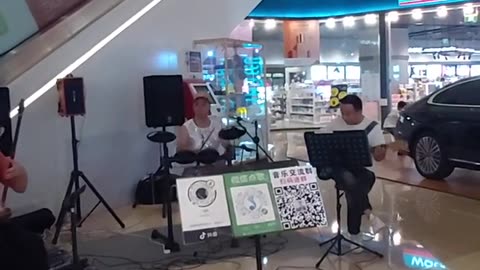 Shopping Mall trio Plays