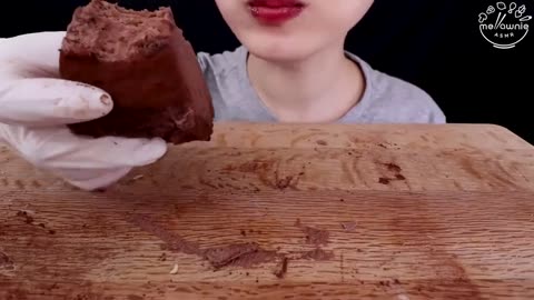 ASMR MUKBANG /chocolate