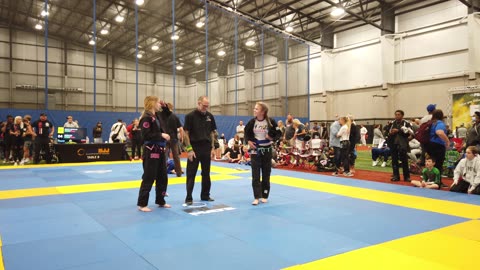 Women's Jiu Jitsu Match ends with vicious Arm Bar !