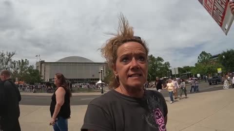 “CHRISTIAN” WOMAN RAGES @ STREET PREACHER