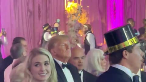 Special Guest Musician Brings Down The House At Mar-a-Lago NYE Party (VIDEO)