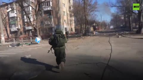 Mariupol: Russian troops, along with soldiers from the DPR People’s Militia, are combing the streets