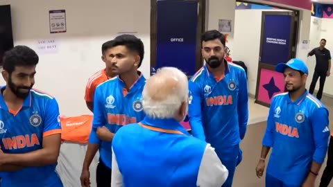 PM Modi Meets the Men in Blue, Comforts Indian Cricket Team After World Cup Final