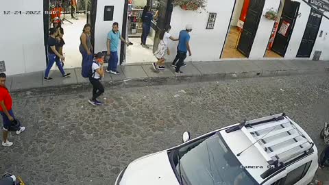 Video: La caída de un casco desato un ataque a sangre fría que dejo un muerto en Girón.