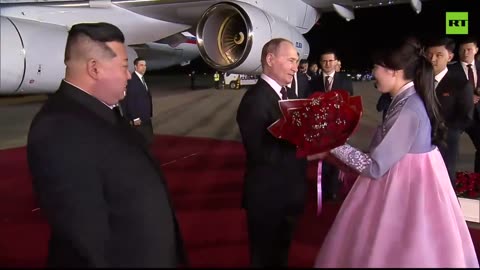 Kim Jong-un personally greets Vladimir Putin at Pyongyang airport