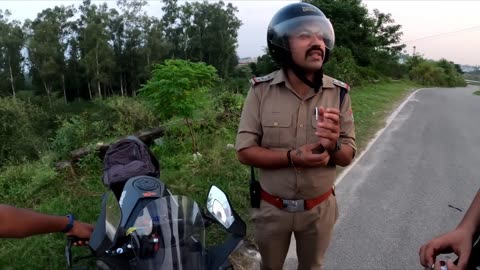 Angry police man /vs bikers police case ho gya / bike seize kr duga _ Loud exhaust _ road rage