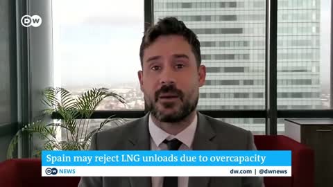 LNG tankers queue up around Spain's coasts | DW News