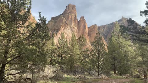 Central Oregon – Smith Rock State Park – Exploring the Canyon Floor