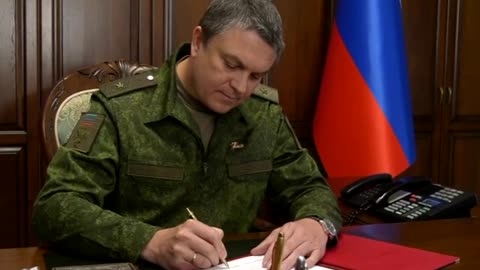 LPR head signed an offer to admission of LPR into the Russia