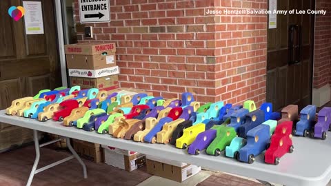 83-year-old makes Christmas toys for kids in need