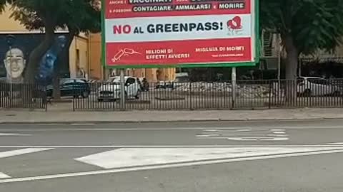 SARDEGNA! Iniziano a comparire i primi mega cartelloni NO GREEN PASS!!!