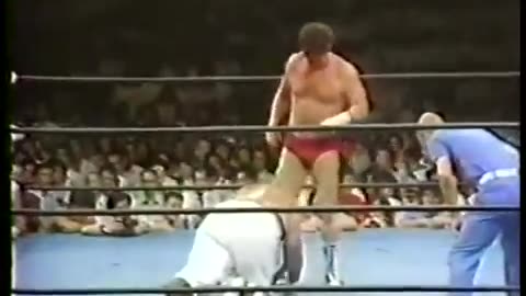 (1978.07.28) Terry Funk vs Abdullah The Butcher - Lumberjack Match - AJPW