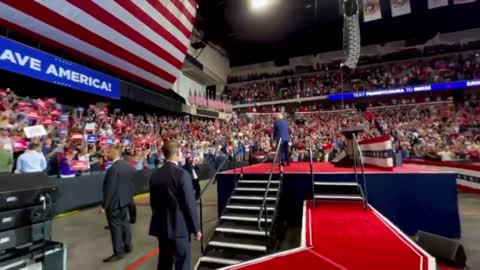 INSANE side-by-side comparison of Biden’s and Trump’s Rallies