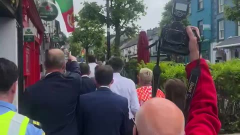 🇮🇪 The Irish are on the brink of lynching their politicians..