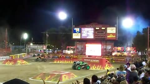 Max D vs. Monster Energy FINALS - Monster Jam World Finals 2012