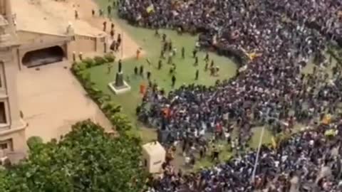 Sri Lanka has Fallen, Mob Floods the Presidential Palace