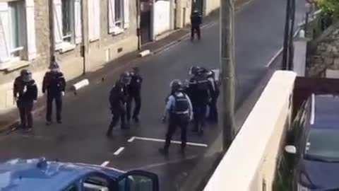 Brave Police officer takes down armed woman