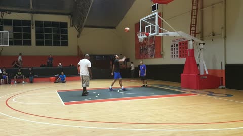 Jordan Clarkson draining 35 footers during gilas practice