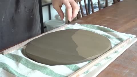 Do you want to make a pottery plate? This is the whole process, part VI.