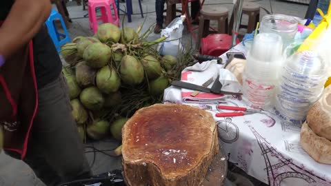 Amazing Coconut Cutting Skills !!