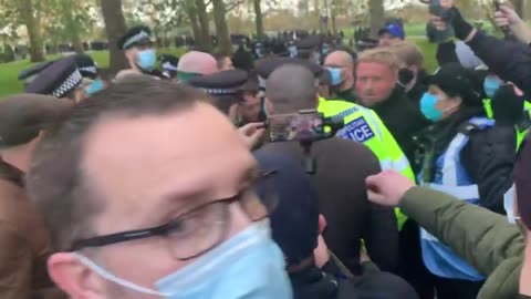 18+‼️Peak!! Tommy Robinson Arrested! Speakers Corner Nov 1st 2020 #speakerscorner