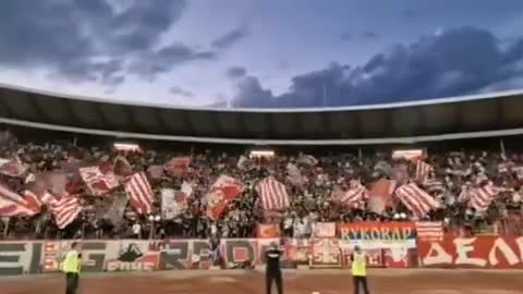 Serbia: I tifosi della "Crvena Zvezda" cantano "Katyusha" in onore delle Forze Russe