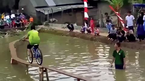 BICYCLE RACING ON WATER