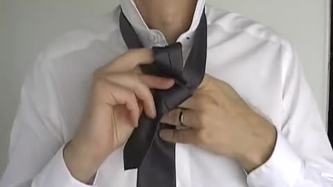 How to tie a tie