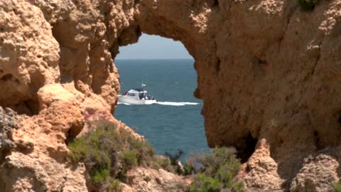 Off to the the beach, Britons arrive in Portugal