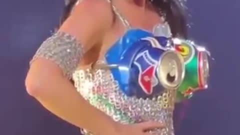 Katy Perry goes viral for mid-concert eye ‘glitch’ | USA TODAY