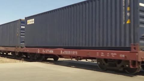 Il primo treno merci Cina-Europa parte dalla Mongolia Interna in Cina per Mosca dal porto di Manzhouli nella città di Chifeng nella regione autonoma della Mongolia Interna diretto a Mosca per consegnare oltre 1.300 tonnellate di merci.