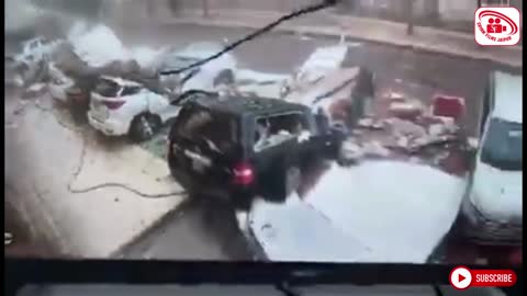 CYCLONE EFFECTS IN INDIA || SEALING OF THE BUILDING FALL IN THE PARKING CARS