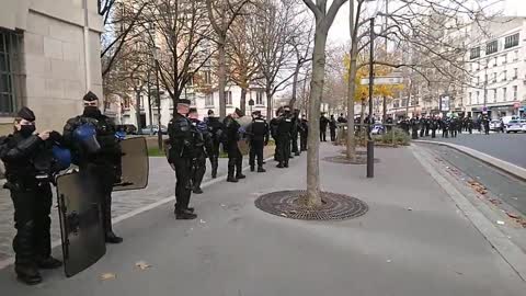 Manif anti-pass💉 du 11/11/21 - Paris - Nation - Bonjour Messieurs 👮‍♂️👮‍♀️👮‍♀️👮‍♀️