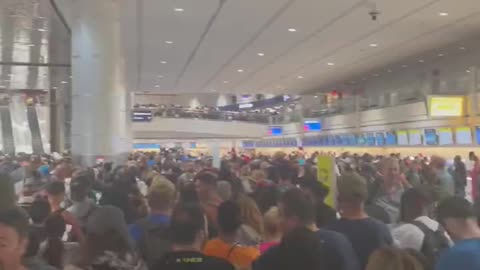 Worlds Longest TSA Lines as Las Vegas Airport Shuts Down Over 'Security Breach'