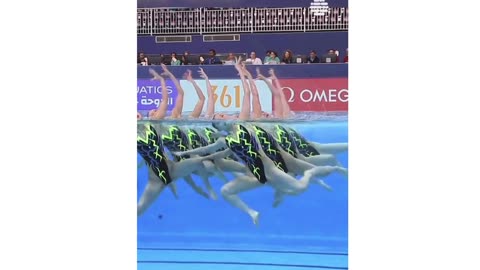 Amazingly cool the Japanese women's artistic swimming team