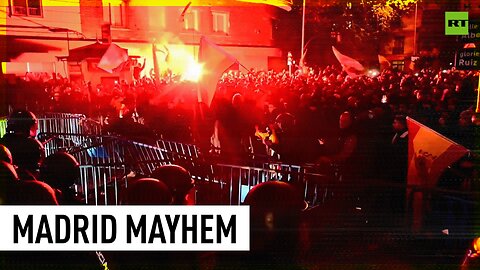 Protesters clash with cops over amnesty talks with Catalans in Spain
