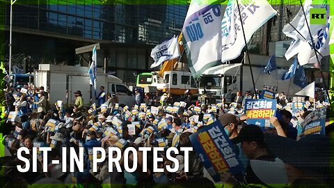 Hundreds protest against S. Korean President over corruption scandal