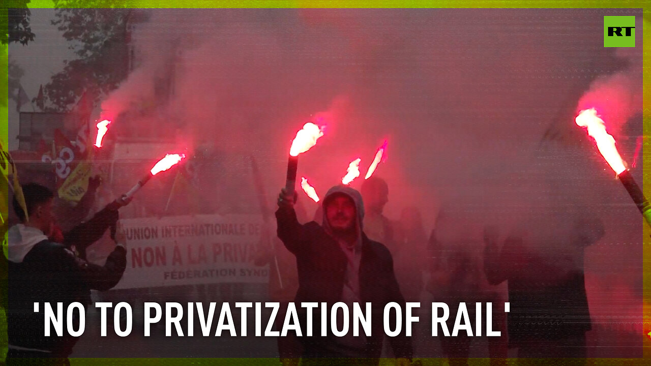 Paris railway workers march against rail privatization for 'climate and jobs’