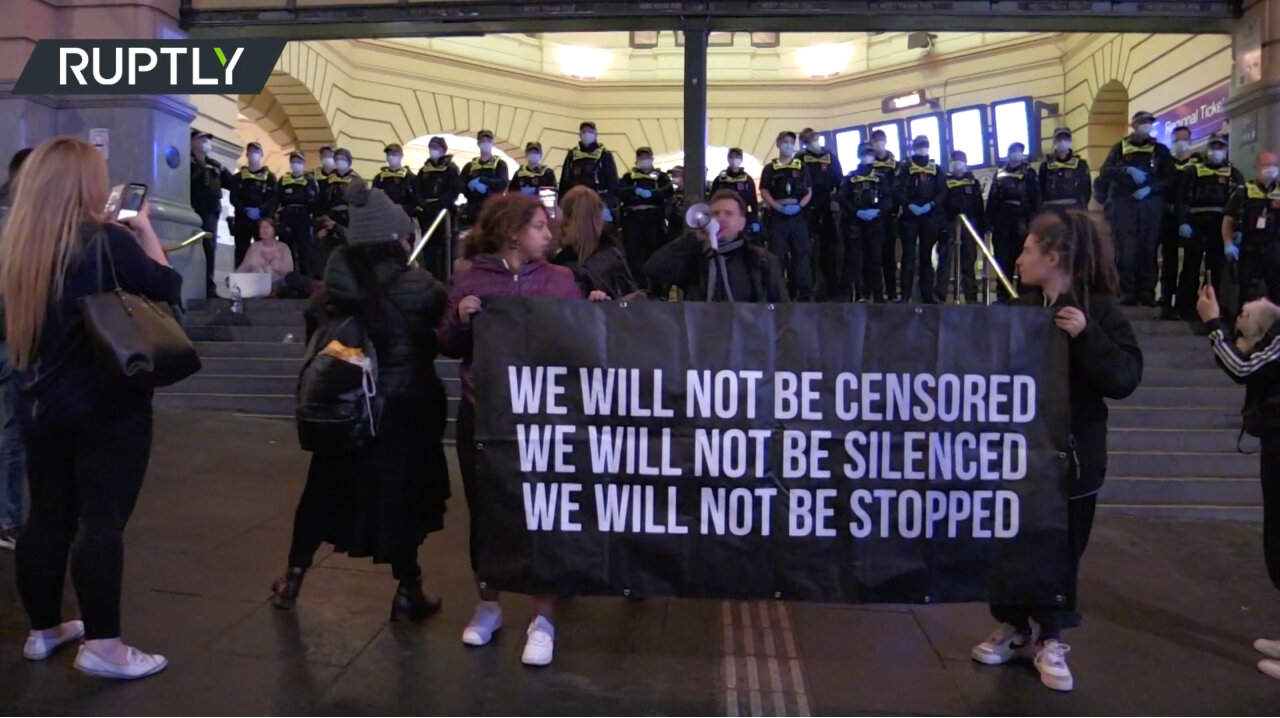 Hundreds protest against 6th lockdown in Melbourne, Australia