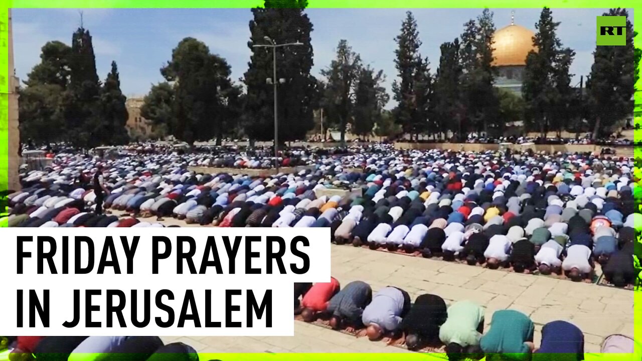 Prayers after clashes with police in Jerusalem