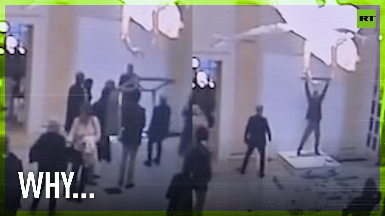 Serial vandal destroys porcelain sculpture at Italian art show opening