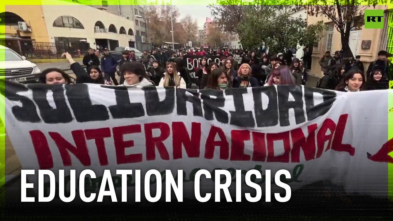 Chilean students face off with police