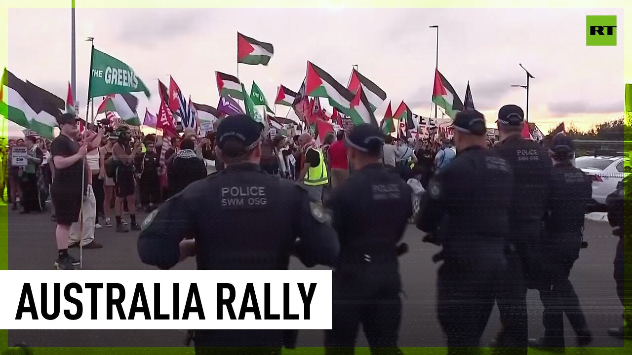 Protesters block traffic at Sydney port