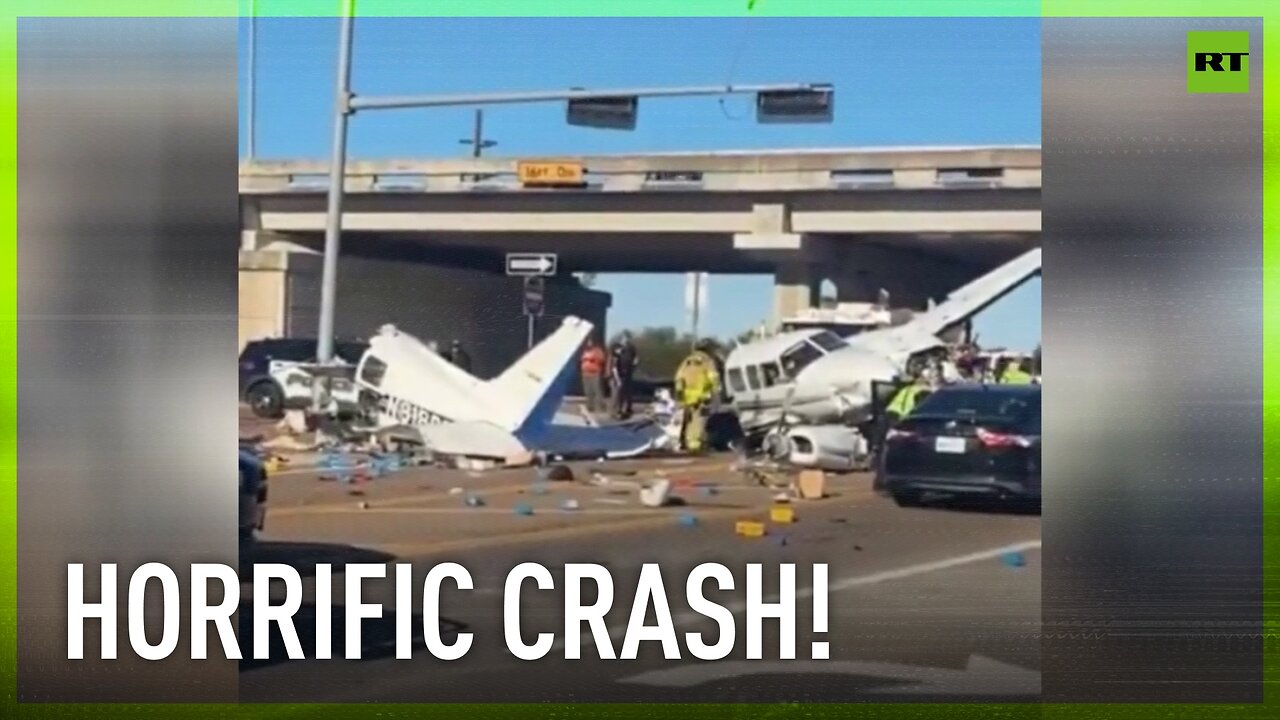 Twin-engine plane crashes in Texas, splitting in half and injuring five