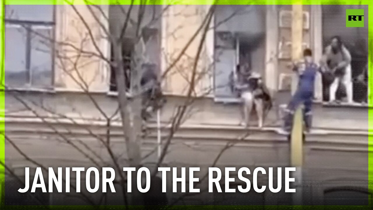 Janitor rescues women out of burning St. Petersburg building