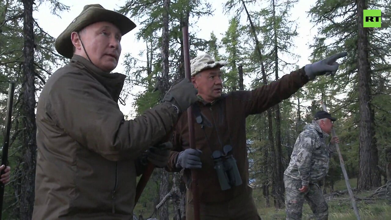 ‘Taiga, mountains, fresh air’ | Putin and Shoigu go fishing in Siberia